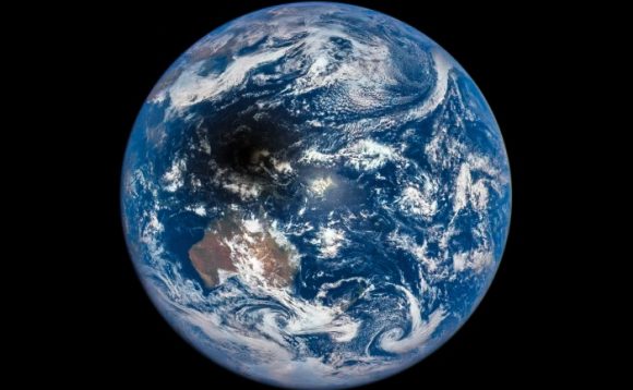 DSCOVR:EPIC - Earth Polychromatic Imaging Camera - GeekExtreme