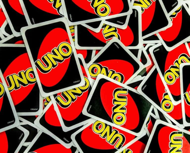 what-does-the-shuffle-hands-card-mean-in-uno-geekextreme